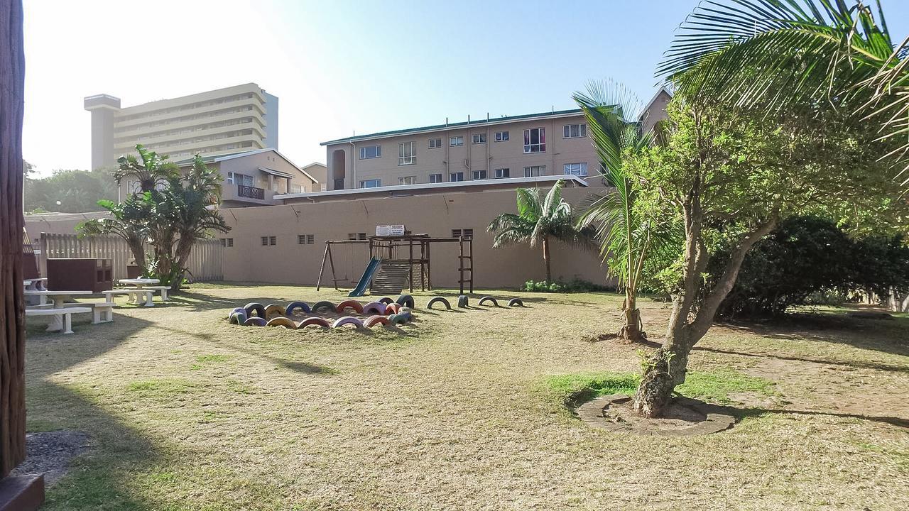 South Coast Beachfront Holiday Apartments อมันซิมโทที ภายนอก รูปภาพ
