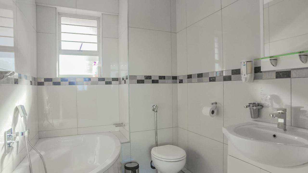 South Coast Beachfront Holiday Apartments อมันซิมโทที ภายนอก รูปภาพ