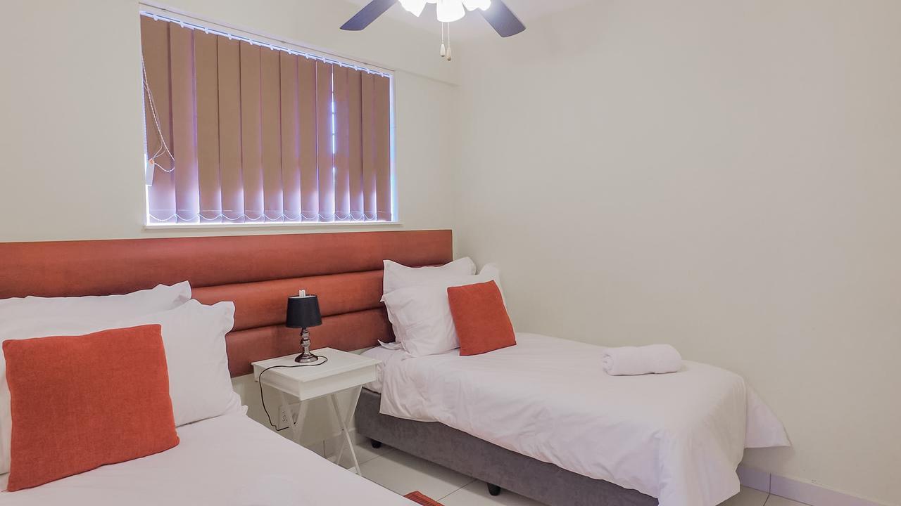 South Coast Beachfront Holiday Apartments อมันซิมโทที ภายนอก รูปภาพ