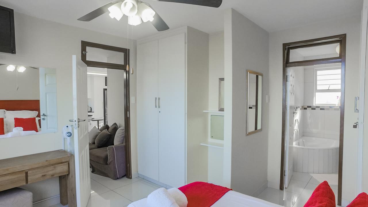 South Coast Beachfront Holiday Apartments อมันซิมโทที ภายนอก รูปภาพ