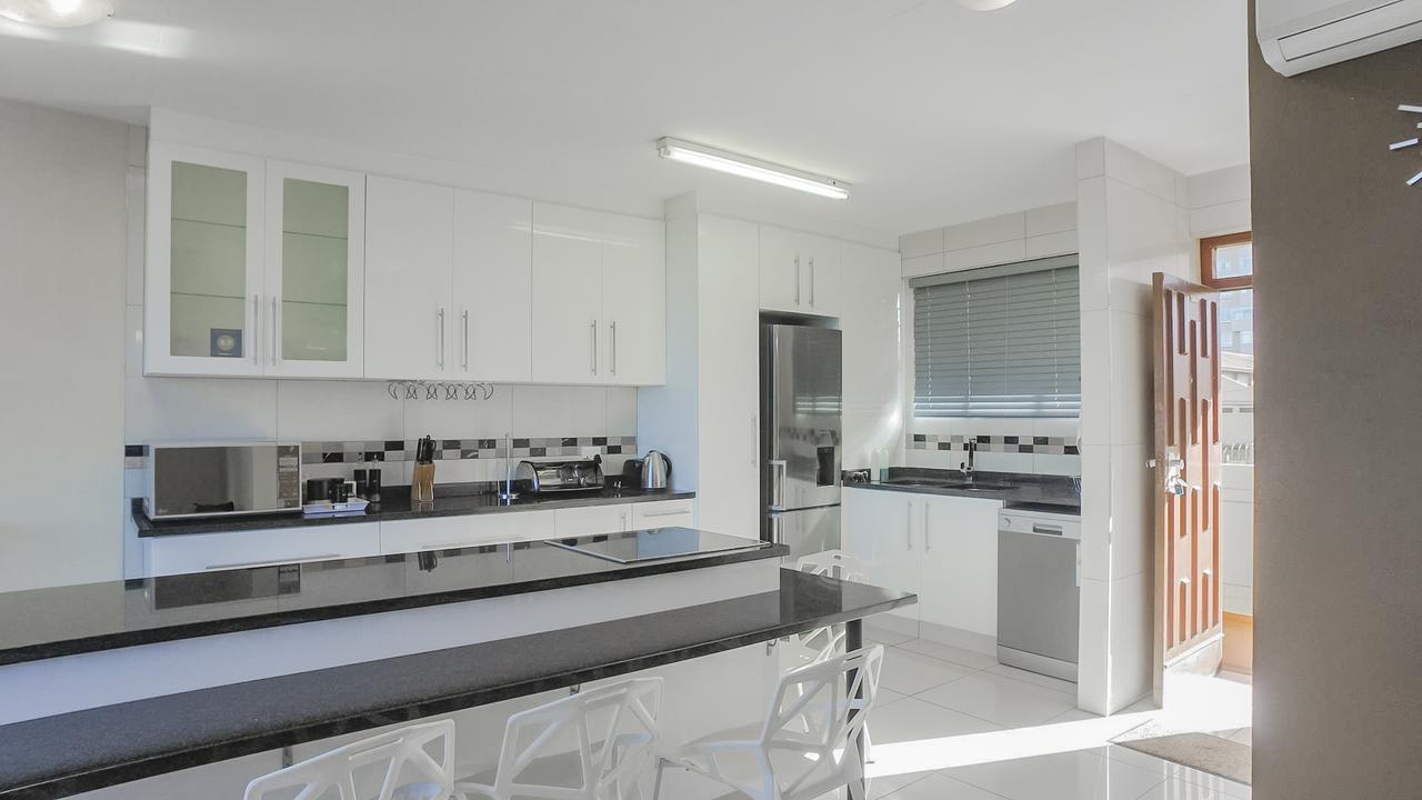 South Coast Beachfront Holiday Apartments อมันซิมโทที ภายนอก รูปภาพ
