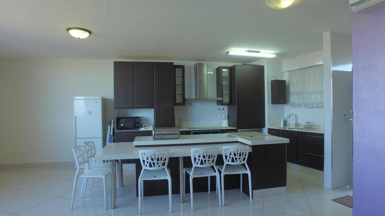South Coast Beachfront Holiday Apartments อมันซิมโทที ภายนอก รูปภาพ